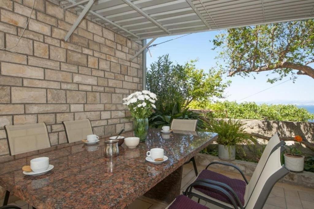 Mira Apartment Splitska